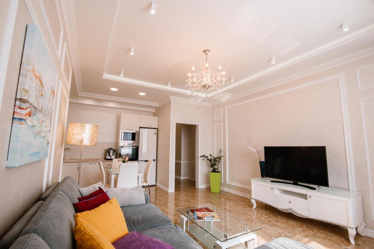 Апартаменты Luxury For Business & Pleasure Royal 1 Киев Экстерьер фото